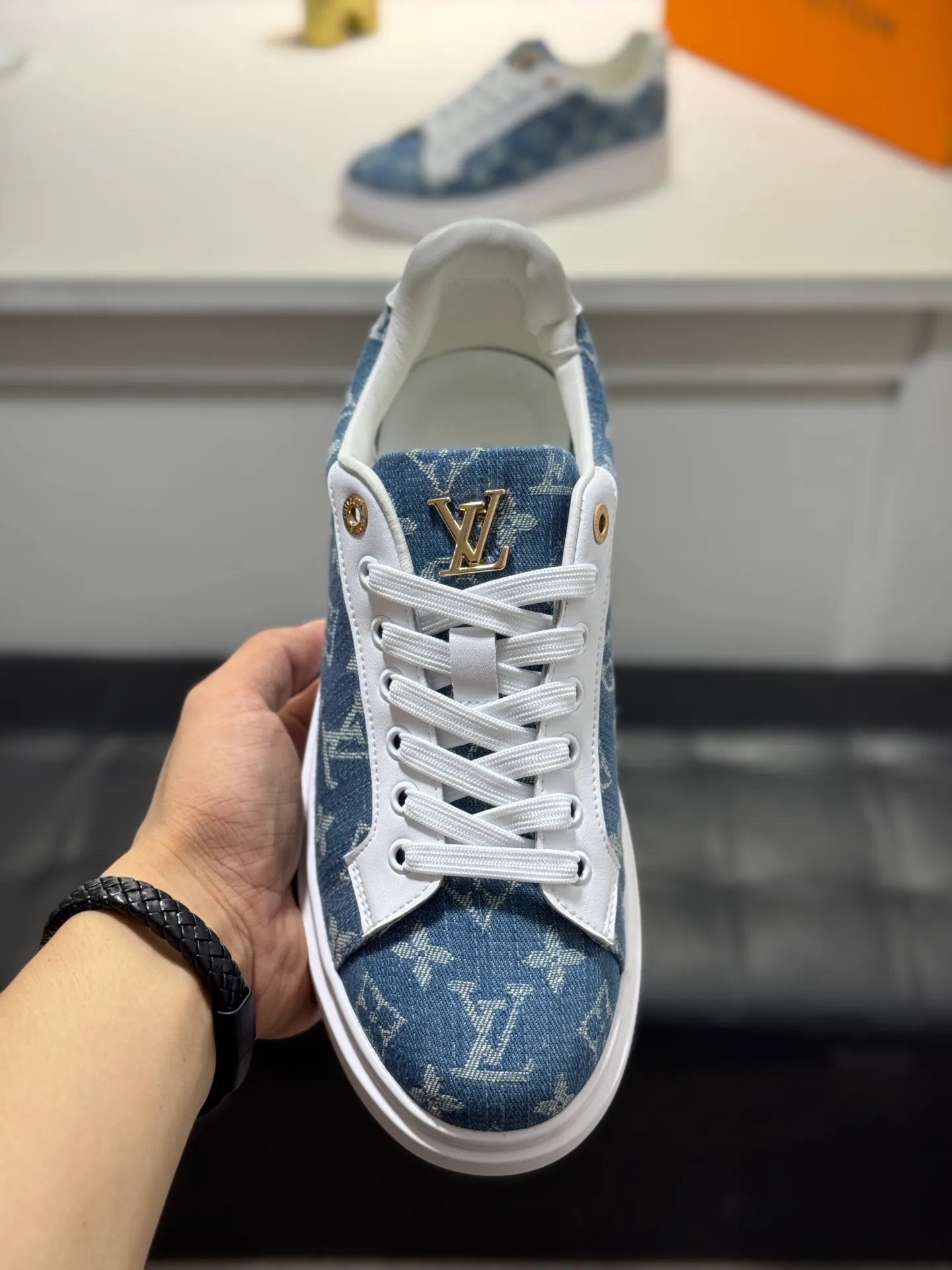 Men's shoes 💰400 [New style] 🐞🐞Top original order - LV [Louis Vuitton] counter new men's casual series! 🔥Globally limited edition💯The upper is made of cowhide with sheepskin lining➕Original rubber outsole, which is lighter and non-slip. Fashion focuses on trends, versatile and hot styles, simple yet tasteful! Exudes a fashionable and casual atmosphere, fashion is at your feet, and you are full of confidence! Multiple colors available. A must-have for fashionistas! Size: 38-44 (45 customized